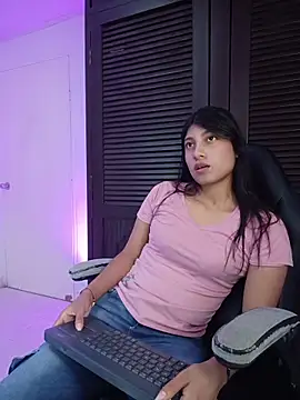 YeseniaRodriguez3 online show from April 13, 12:31 pm