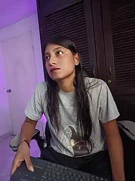 YeseniaRodriguez3 online show from April 12, 12:30 pm