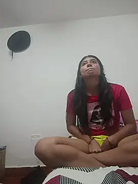 YeseniaRodriguez3 online show from April 15, 1:44 am