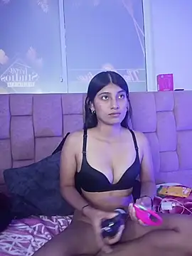 YeseniaRodriguez3 online show from May 31, 3:18 pm