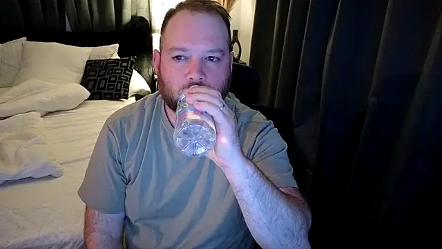 Snapshot of john_clarisa chatting on October 31, 8:00 am john clarisa online show from October 31, 8:00 am