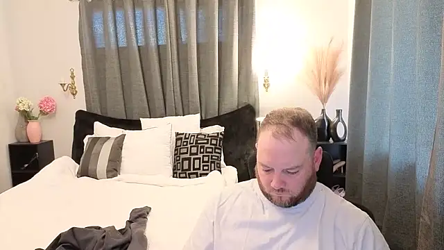 Snapshot of john_clarisa chatting on October 28, 4:35 am john clarisa online show from October 28, 4:35 am