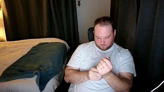 Snapshot of john_clarisa chatting on December 20, 8:28 am john clarisa online show from December 20, 8:28 am