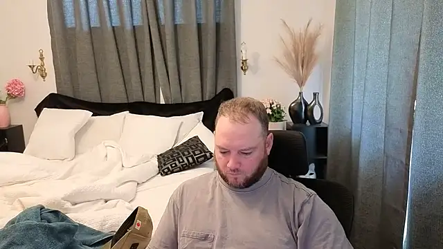 Snapshot of john_clarisa chatting on October 31, 11:22 pm john clarisa online show from October 31, 11:22 pm