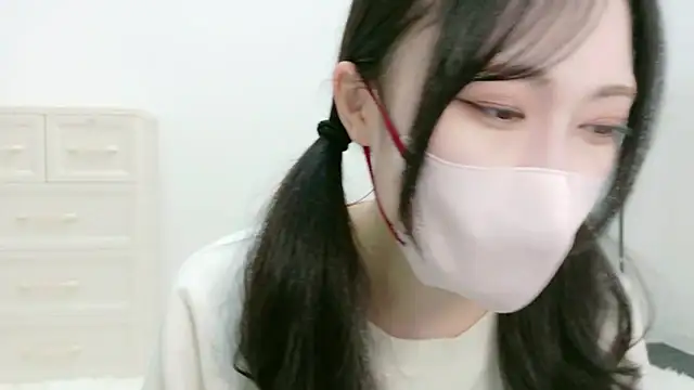 Snapshot of annachan_v chatting on April 15, 3:38 pm annachan v online show from April 15, 3:38 pm