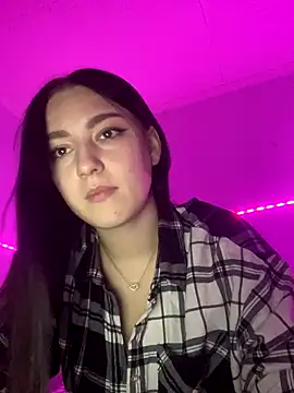 Snapshot of _Sinara_ chatting on October 28, 6:18 pm  Sinara  online show from October 28, 6:18 pm