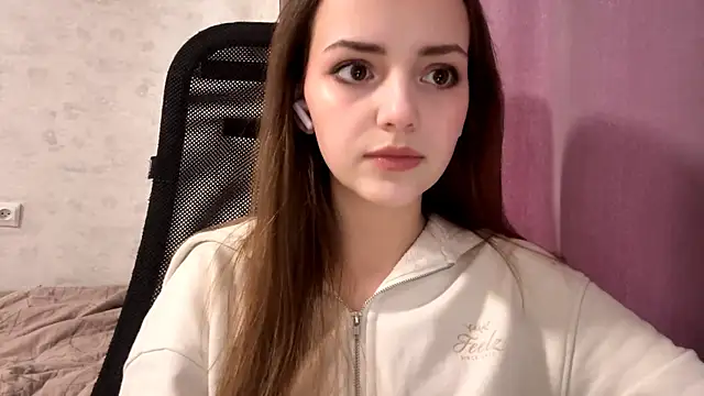 Snapshot of AliceStacy chatting on November 9, 8:51 am AliceStacy online show from November 9, 8:51 am