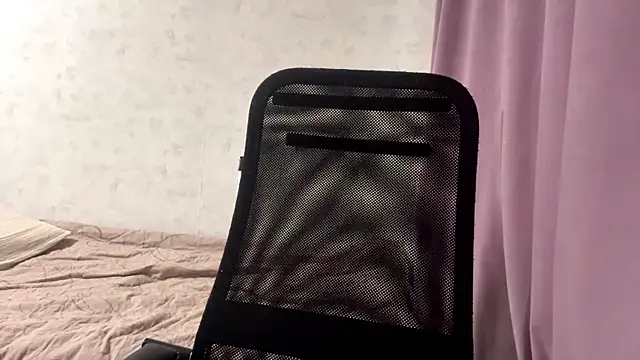 Snapshot of AliceStacy chatting on November 30, 8:26 am AliceStacy online show from November 30, 8:26 am