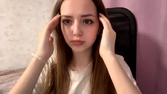 Snapshot of AliceStacy chatting on December 1, 8:26 am AliceStacy online show from December 1, 8:26 am