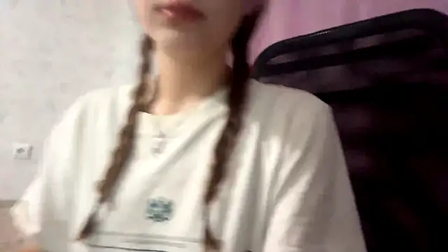 Snapshot of AliceStacy chatting on November 3, 8:51 am AliceStacy online show from November 3, 8:51 am