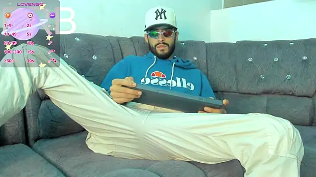 Snapshot of harold_777 chatting on February 9, 1:25 am harold 777 online show from February 9, 1:25 am