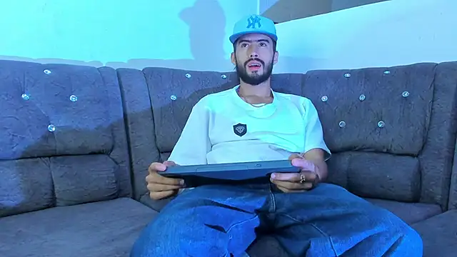 Snapshot of harold_777 chatting on February 10, 12:09 am harold 777 online show from February 10, 12:09 am