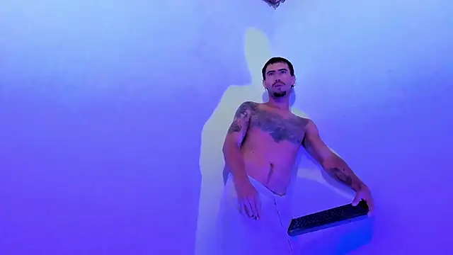 Snapshot of harold_777 chatting on November 20, 10:20 pm harold 777 online show from November 20, 10:20 pm