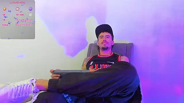 Snapshot of harold_777 chatting on November 21, 10:42 pm harold 777 online show from November 21, 10:42 pm