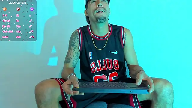 Snapshot of harold_777 chatting on November 12, 9:29 pm harold 777 online show from November 12, 9:29 pm