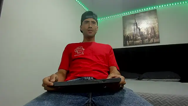 Snapshot of harold_777 chatting on October 28, 4:02 am harold 777 online show from October 28, 4:02 am