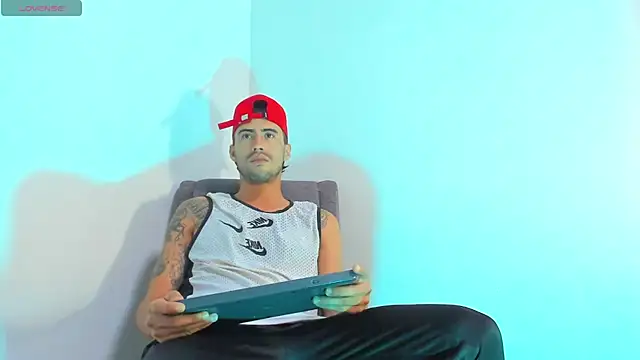 Snapshot of harold_777 chatting on November 7, 2:43 pm harold 777 online show from November 7, 2:43 pm