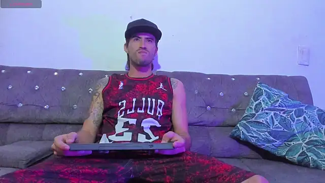 Snapshot of harold_777 chatting on March 17, 4:15 am harold 777 online show from March 17, 4:15 am