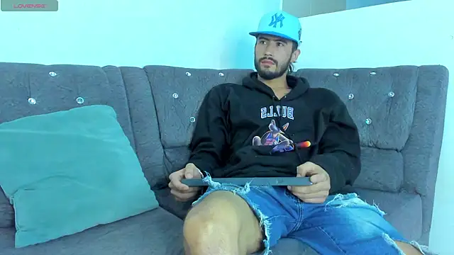 Snapshot of harold_777 chatting on February 3, 4:10 am harold 777 online show from February 3, 4:10 am