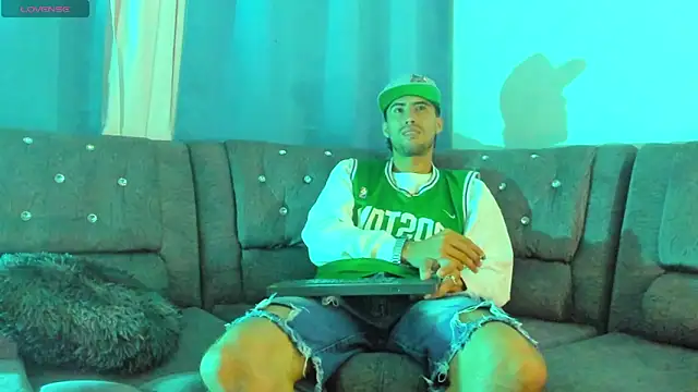 Snapshot of harold_777 chatting on November 8, 3:43 am harold 777 online show from November 8, 3:43 am