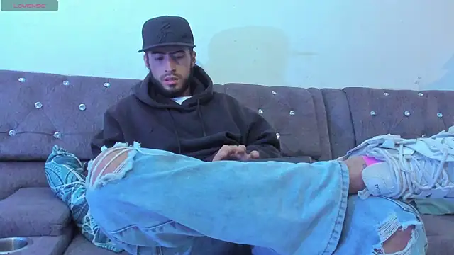 Snapshot of harold_777 chatting on February 19, 2:41 am harold 777 online show from February 19, 2:41 am