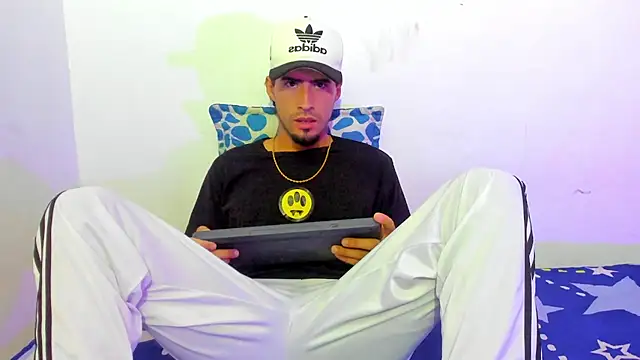 Snapshot of harold_777 chatting on December 3, 12:44 am harold 777 online show from December 3, 12:44 am