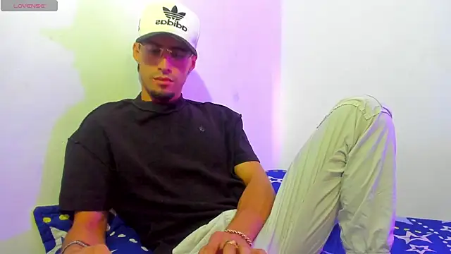 Snapshot of harold_777 chatting on November 25, 9:37 pm harold 777 online show from November 25, 9:37 pm