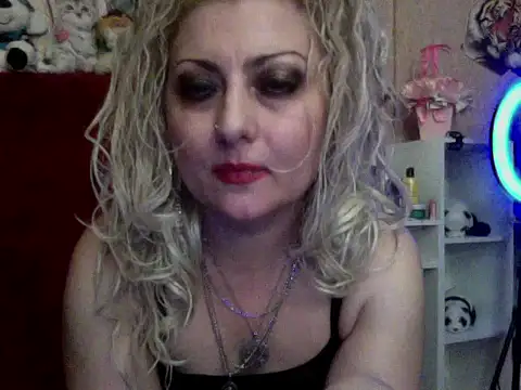 Snapshot of xHot_Amazonq chatting on November 6, 4:44 pm xHot Amazonq online show from November 6, 4:44 pm