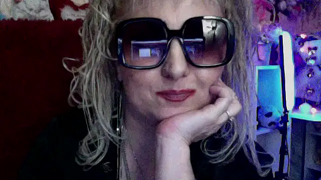 xHot Amazonq online show from April 27, 9:46 pm