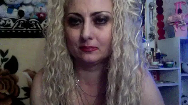 Snapshot of xHot_Amazonq chatting on December 2, 7:59 pm xHot Amazonq online show from December 2, 7:59 pm