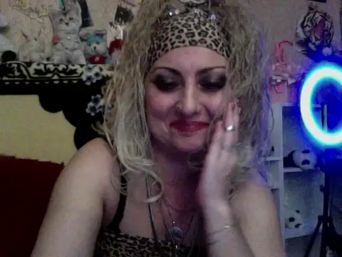 Snapshot of xHot_Amazonq chatting on November 21, 8:30 pm xHot Amazonq online show from November 21, 8:30 pm