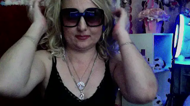 xHot Amazonq online show from March 26, 11:24 pm