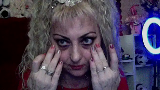 xHot Amazonq online show from February 2, 7:57 pm