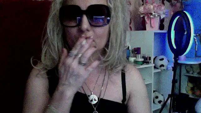 xHot Amazonq online show from March 4, 10:17 pm