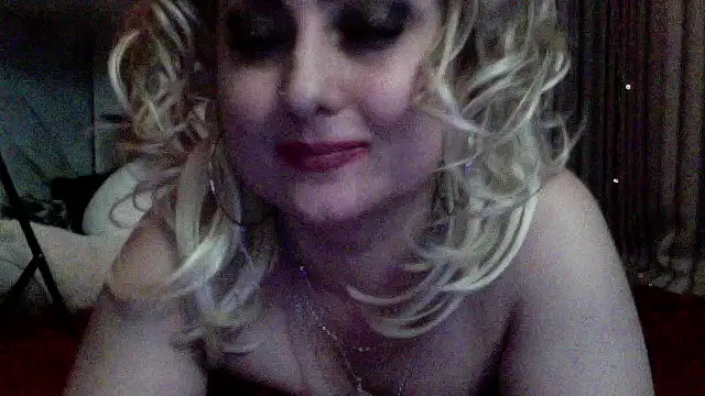 xHot Amazonq online show from January 6, 9:30 pm