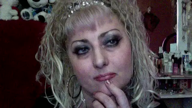 xHot Amazonq online show from February 14, 7:03 pm