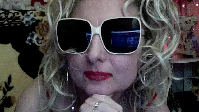 xHot Amazonq online show from January 8, 10:27 pm