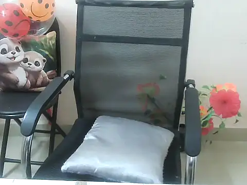 Snapshot of lo_e_shreya chatting on October 29, 5:06 am lo e shreya online show from October 29, 5:06 am