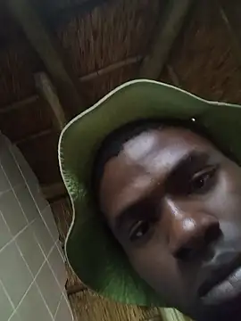 Snapshot of younggblackkCOCK19 chatting on December 4, 10:25 am younggblackkCOCK19 online show from December 4, 10:25 am