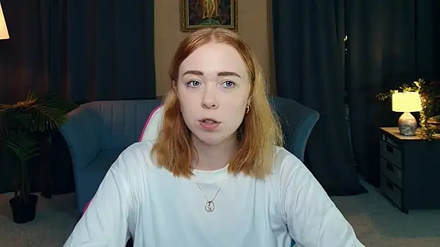 Snapshot of AddieOsler chatting on December 14, 9:42 pm AddieOsler online show from December 14, 9:42 pm