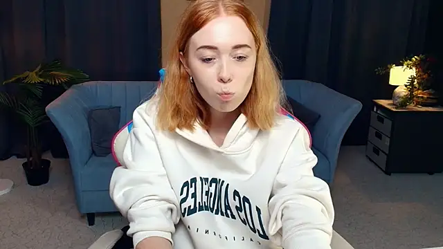 Snapshot of AddieOsler chatting on November 16, 8:35 pm AddieOsler online show from November 16, 8:35 pm