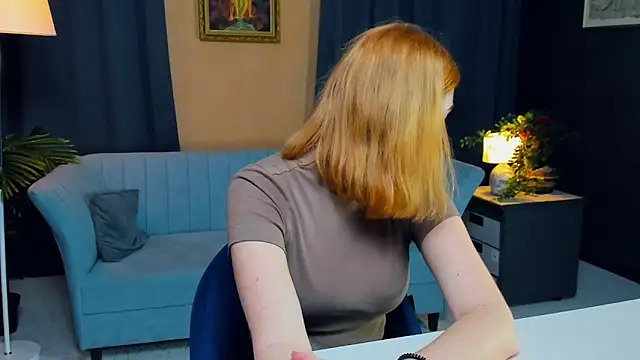 Snapshot of AddieOsler chatting on November 13, 8:24 pm AddieOsler online show from November 13, 8:24 pm