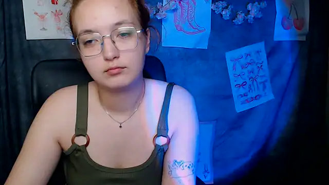 Snapshot of MissAriaa chatting on June 14, 1:02 am MissAriaa online show from June 14, 1:02 am