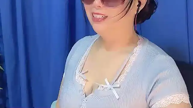 yaoyao22678 online show from December 20, 2:03 am