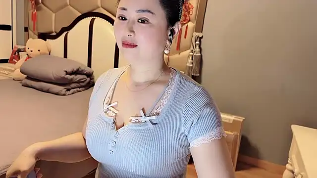 yaoyao22678 online show from April 8, 12:45 am