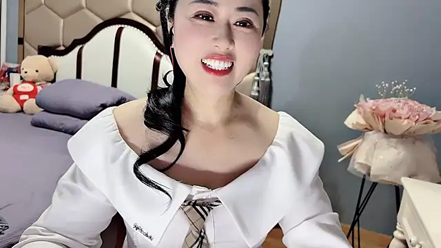 yaoyao22678 online show from May 23, 2:21 am