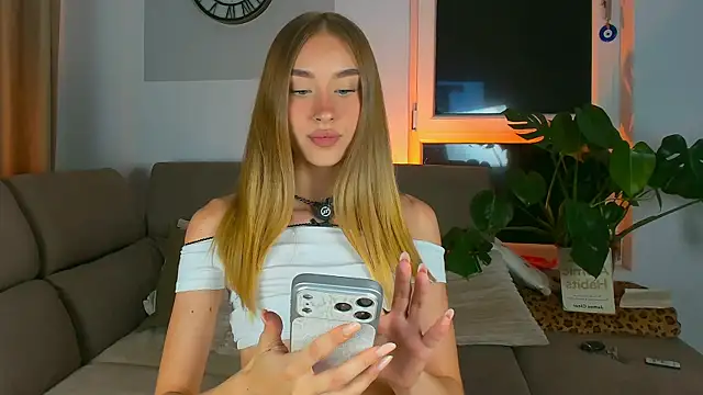 SugarSkye online show from July 6, 8:11 pm