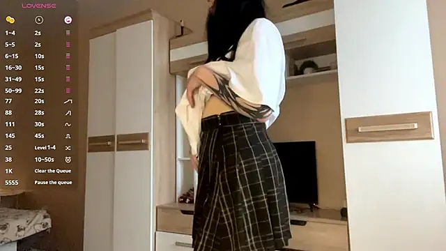 LaurenOveson online show from December 5, 10:36 am