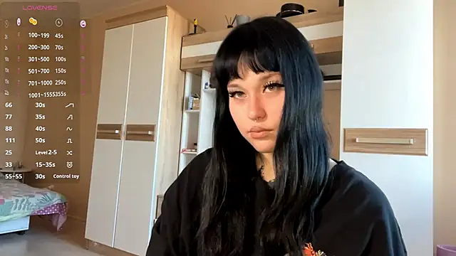 LaurenOveson online show from November 11, 8:31 am