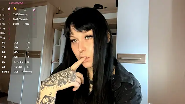 LaurenOveson online show from November 7, 10:31 am